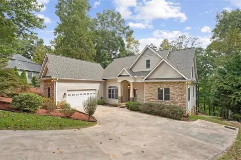 124 Shore Dr, Fair Play, SC 29643