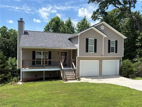 5374 Crown Oaks Dr, Lula, GA 30554