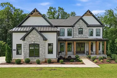 13390 Bishops Ct, Roswell, GA 30075