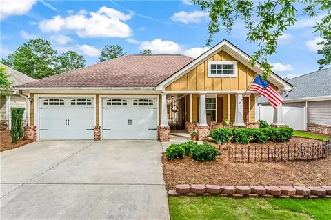 140 Cottage Club Dr, Locust Grove, GA 30248