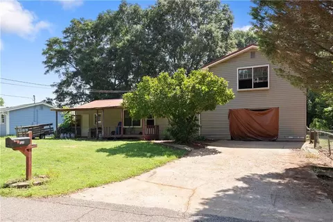 105 Fairlane Dr, Jefferson, GA 30549