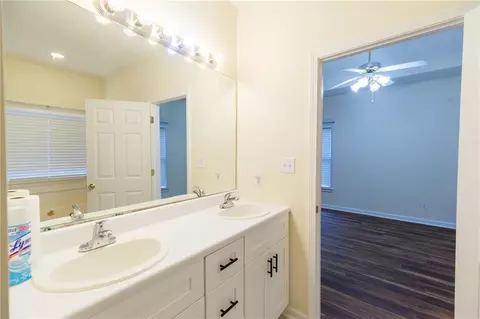 Bath - 30 Stephanie Ln, Covington, GA 30016 photo 1 of 3
