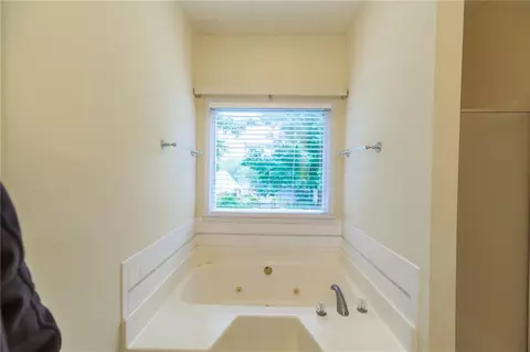 Bath - 30 Stephanie Ln, Covington, GA 30016 photo 2 of 3