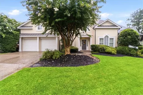 1204 Woodlawn Dr NE, Marietta, GA 30068