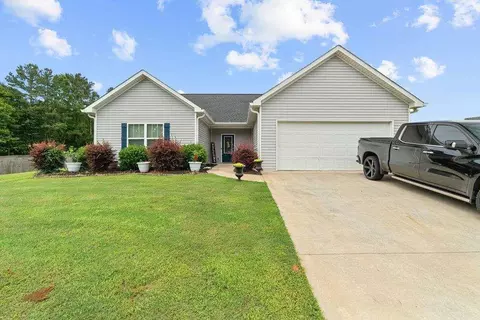 112 Grizzly Trl, Carrollton, GA 30117