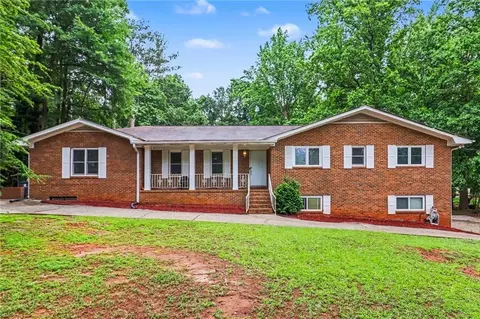 329 Plantation Cir, Fayetteville, GA 30214