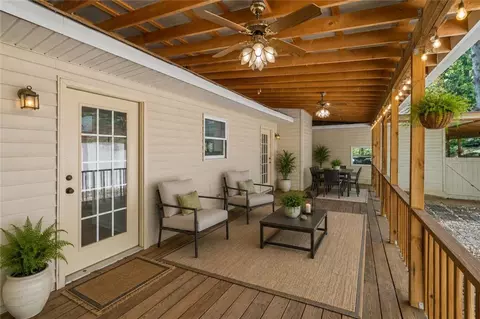 725 Nix Dr, Gainesville, GA 30501