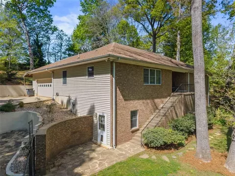 725 Nix Dr, Gainesville, GA 30501