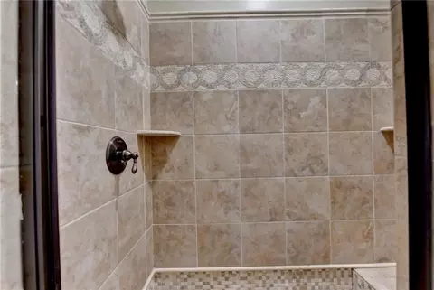 Bath - 8130 Formby Ct, Duluth, GA 30097 photo 10 of 19