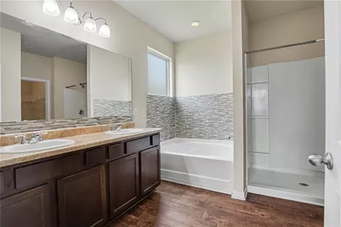 Bath - 1886 Osprey Dr, Hampton, GA 30228 photo 1 of 2