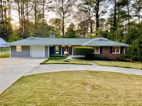226 Pine Forest Dr, Lawrenceville, GA 30046