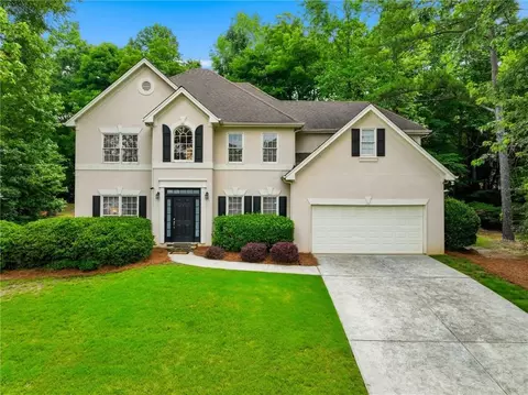 316 Harbor Pointe Dr, Stone Mountain, GA 30087