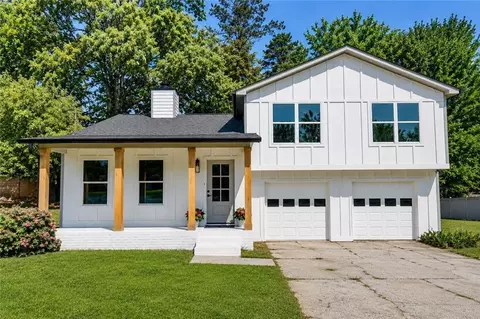 1421 Willow Bend Dr, Snellville, GA 30078