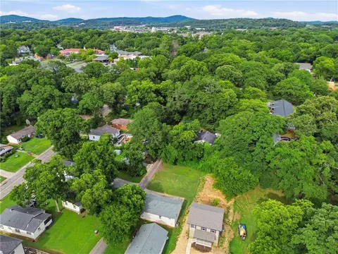 16 Moody St, Cartersville, GA 30120