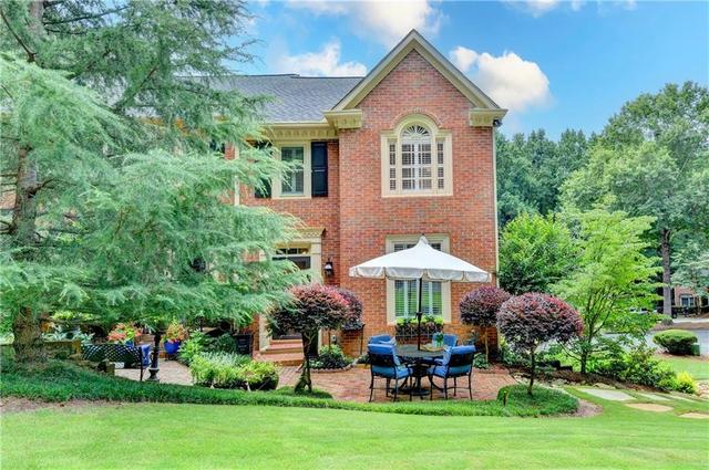 125 Weatherburne Dr, Roswell, GA 30076