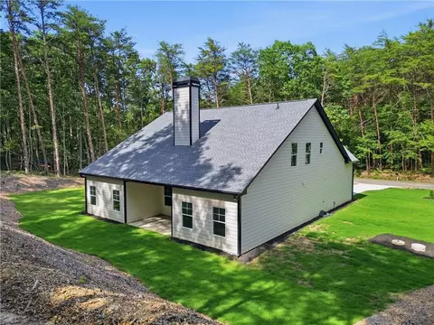 Exterior - 539 E Valley Rd NE, Rydal, GA 30171 photo 4 of 6