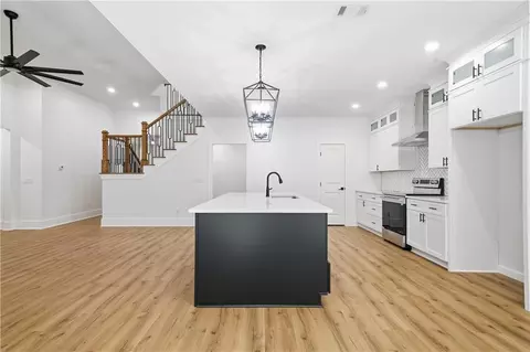Entry Way - 539 E Valley Rd NE, Rydal, GA 30171 photo 2 of 7