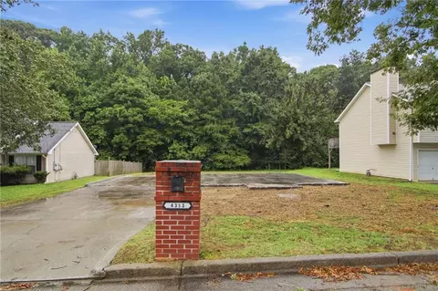 4313 Ward Bluff Ct, Ellenwood, GA 30294