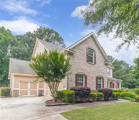 2504 Lois Ct, Loganville, GA 30052