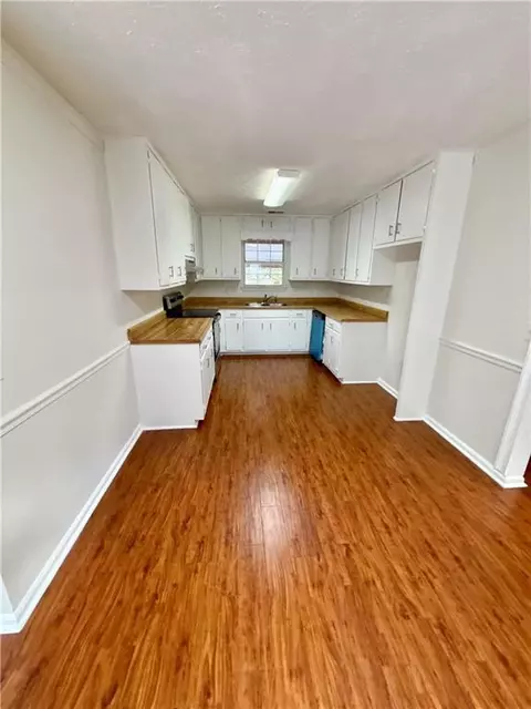 Kitchen - 30 Stoneview Ter, Covington, GA 30016 photo 1 of 1