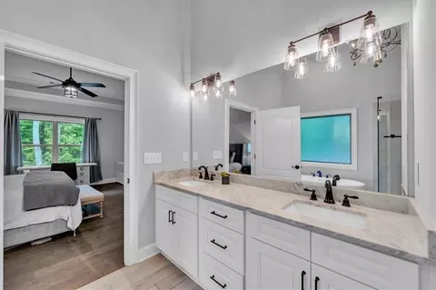 Bath - 103 Heights Ave, Forsyth, GA 31029 photo 2 of 4