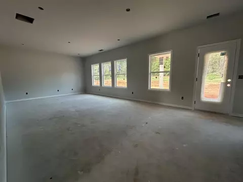 Living - 354 Flying Eagle Dr, Commerce, GA 30529 photo 1 of 1