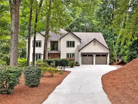 2270 Roxburgh Dr, Roswell, GA 30076