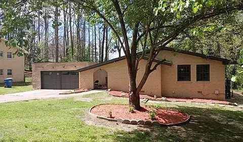 6820 Marlborough Cir S, Atlanta, GA 30349