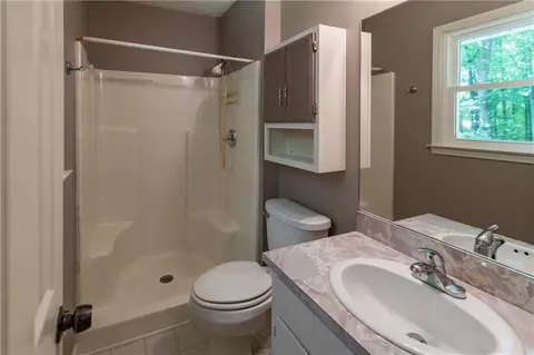 Bath - 3881 Vicki Ct, Duluth, GA 30096 photo 3 of 4