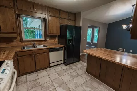 Kitchen - 3881 Vicki Ct, Duluth, GA 30096 photo 3 of 3