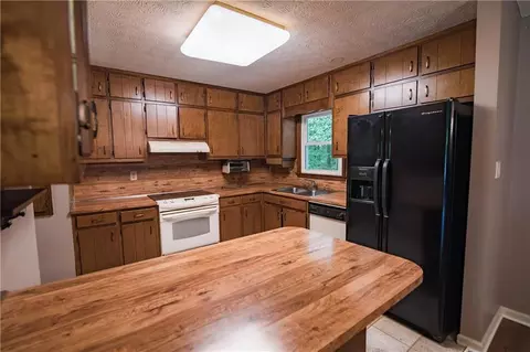 Kitchen - 3881 Vicki Ct, Duluth, GA 30096 photo 2 of 3