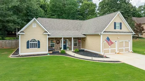 6050 Windsorcreek Dr, Douglasville, GA 30135