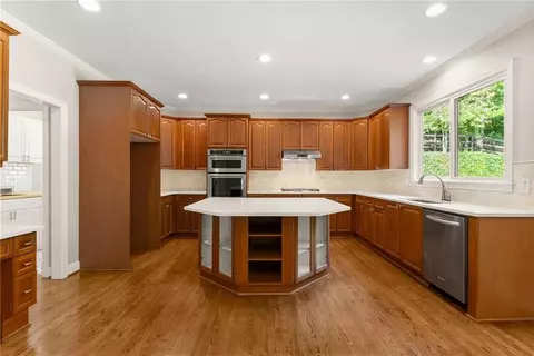 Kitchen - 136 Riverview Dr, Suwanee, GA 30024 photo 4 of 5