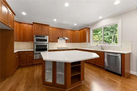 Kitchen - 136 Riverview Dr, Suwanee, GA 30024 photo 2 of 5