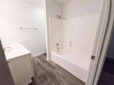 Bath - 45 Griffith St, Buchanan, GA 30113 photo 3 of 4