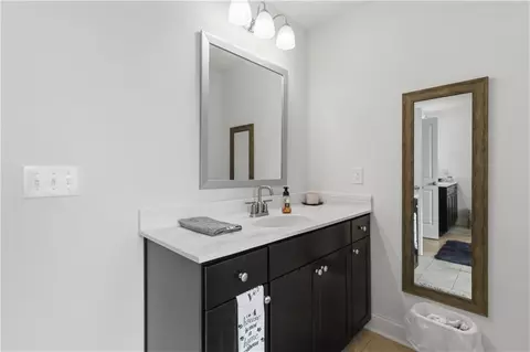 Bath - 217 Sebastian Cv, Hampton, GA 30228 photo 4 of 6
