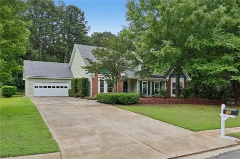 535 Willowwind Dr, Loganville, GA 30052