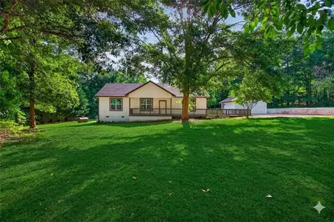 100 Willow Creek Dr, Locust Grove, GA 30248