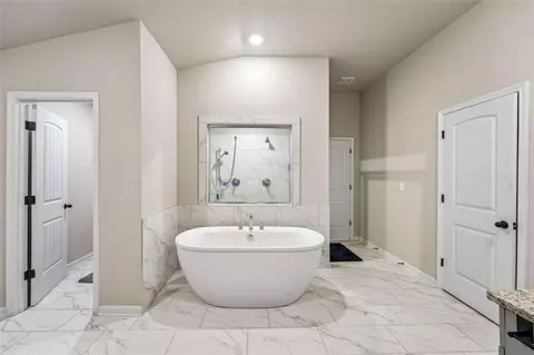 Bath - 415 Traditions Ln, Hampton, GA 30228 photo 4 of 6