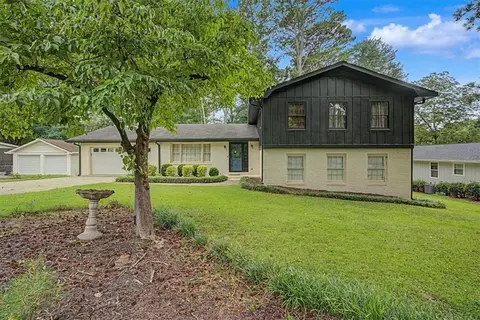2204 Pine Point Dr, Lawrenceville, GA 30043