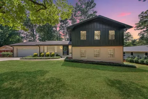 2204 Pine Point Dr, Lawrenceville, GA 30043