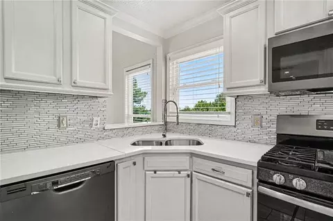 Kitchen - 1391 Buckingham Ct, Hampton, GA 30228 photo 4 of 4