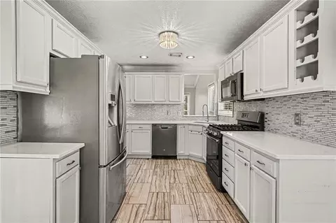 Kitchen - 1391 Buckingham Ct, Hampton, GA 30228 photo 3 of 4