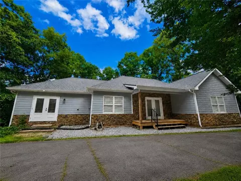 330 Glenridge Dr, Cleveland, GA 30528