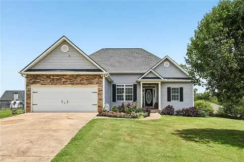221 Polar Ln, Carrollton, GA 30117