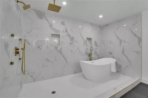 Bath - 2000 Doefield St, Canton, GA 30115 photo 3 of 8