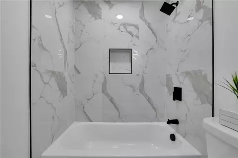 Bath - 2000 Doefield St, Canton, GA 30115 photo 7 of 8