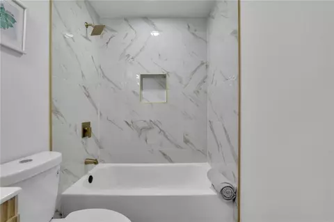 Bath - 2000 Doefield St, Canton, GA 30115 photo 6 of 8