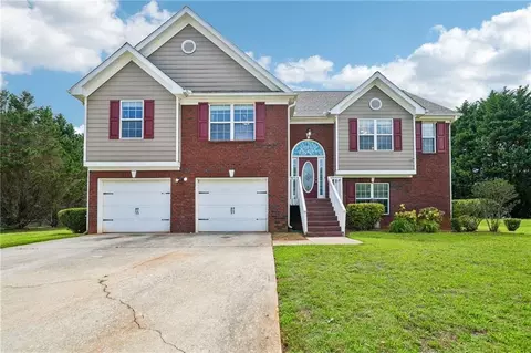 70 Feldspar Dr, Jefferson, GA 30549