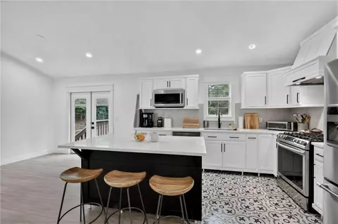 1042 Braddock Cir, Woodstock, GA 30189